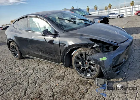 2023 Tesla Model Y из США, поврежденный, VIN 7SAYGDEE1PA044238